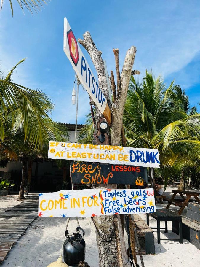 Hostel Funky Beach Sihanoukville Exterior foto